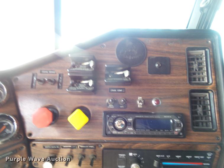 image for item F1997 1999 Freightliner FLD semi truck