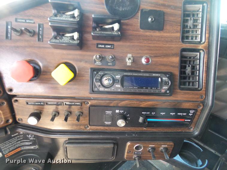 image for item F1997 1999 Freightliner FLD semi truck