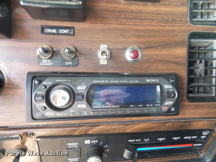 image for item F1997 1999 Freightliner FLD semi truck