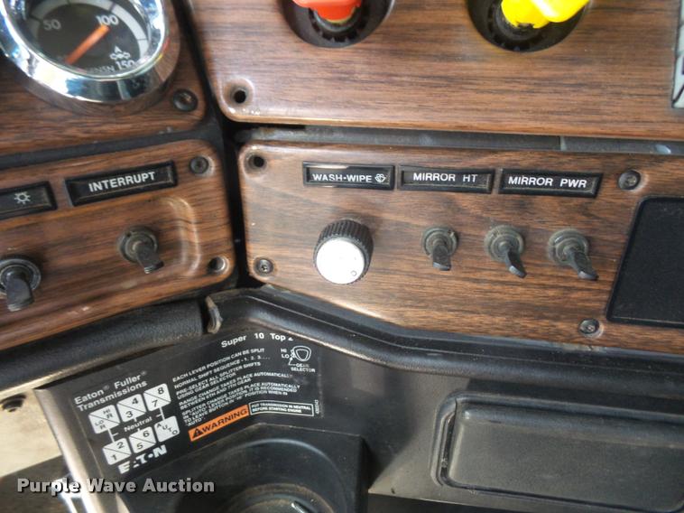 image for item F1997 1999 Freightliner FLD semi truck