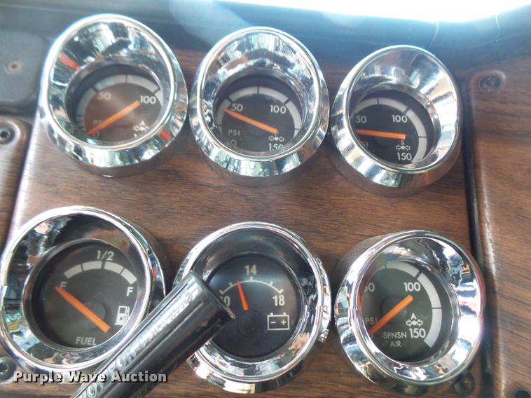 image for item F1997 1999 Freightliner FLD semi truck