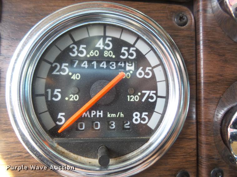 image for item F1997 1999 Freightliner FLD semi truck