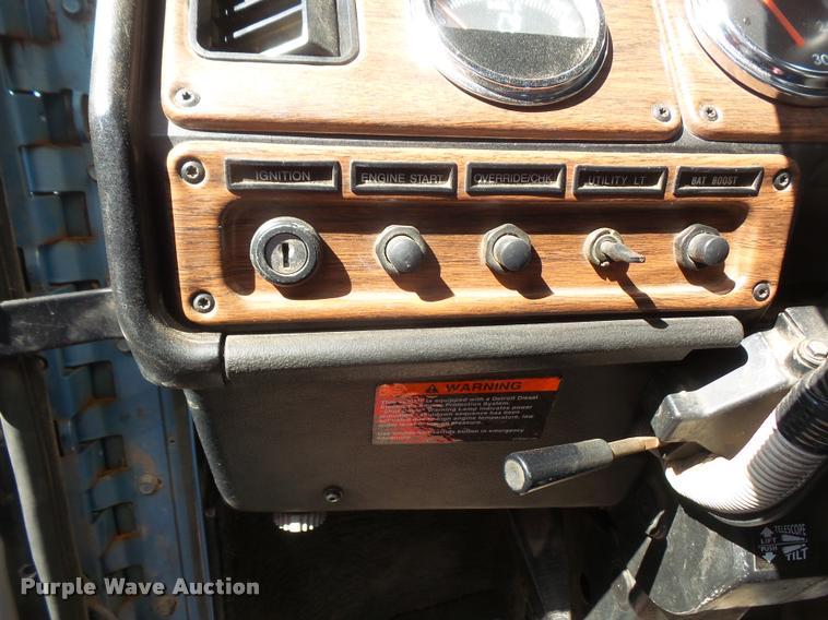 image for item F1997 1999 Freightliner FLD semi truck