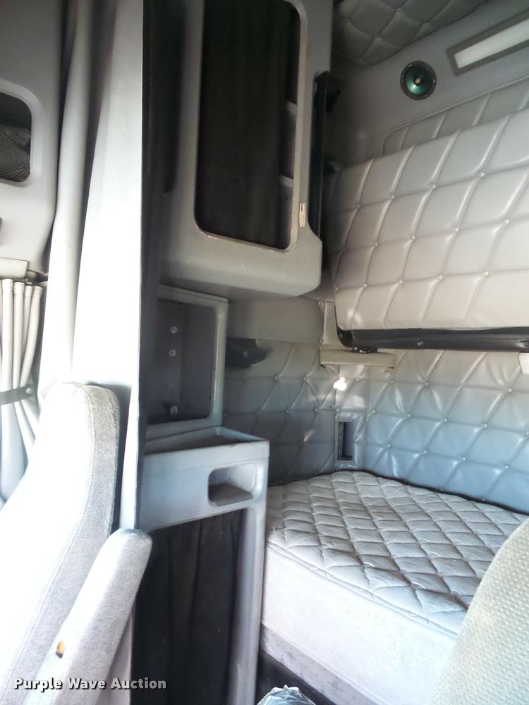 image for item F1997 1999 Freightliner FLD semi truck