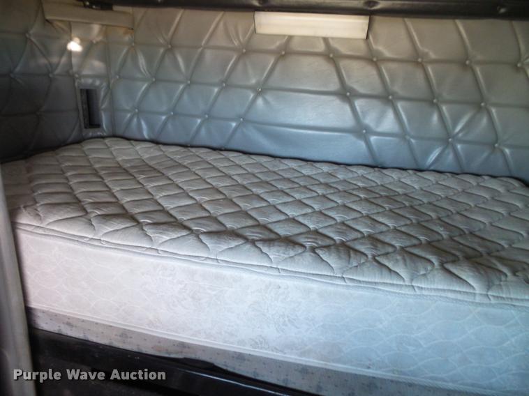 image for item F1997 1999 Freightliner FLD semi truck