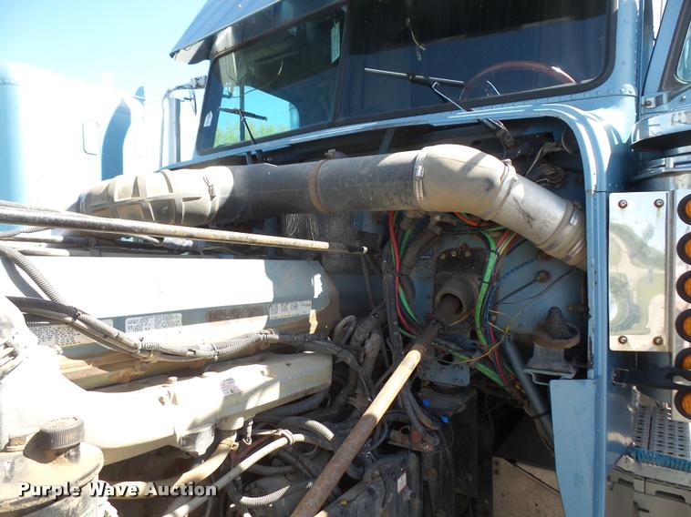 image for item F1997 1999 Freightliner FLD semi truck