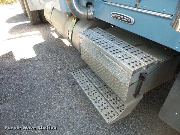 image for item F1997 1999 Freightliner FLD semi truck