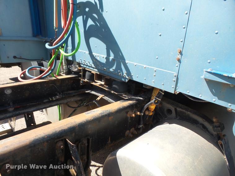 image for item F1997 1999 Freightliner FLD semi truck