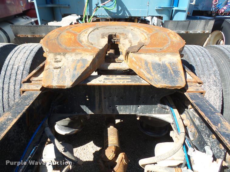 image for item F1997 1999 Freightliner FLD semi truck