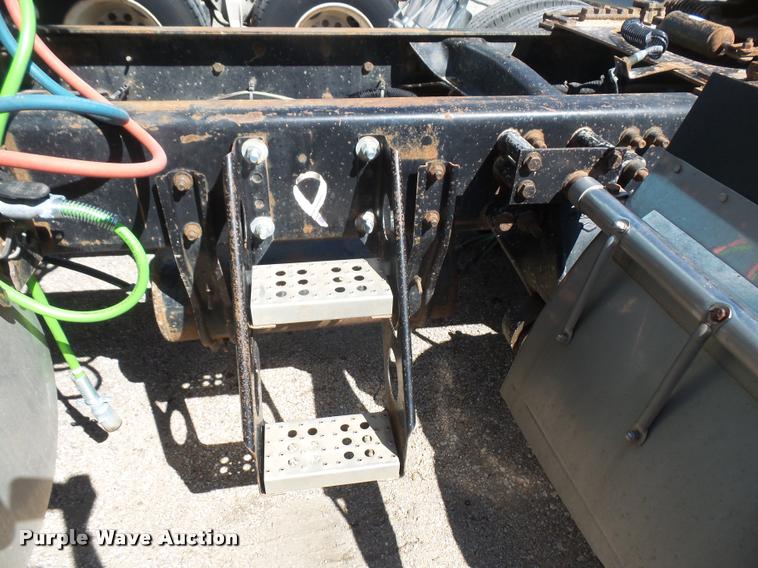 image for item F1997 1999 Freightliner FLD semi truck