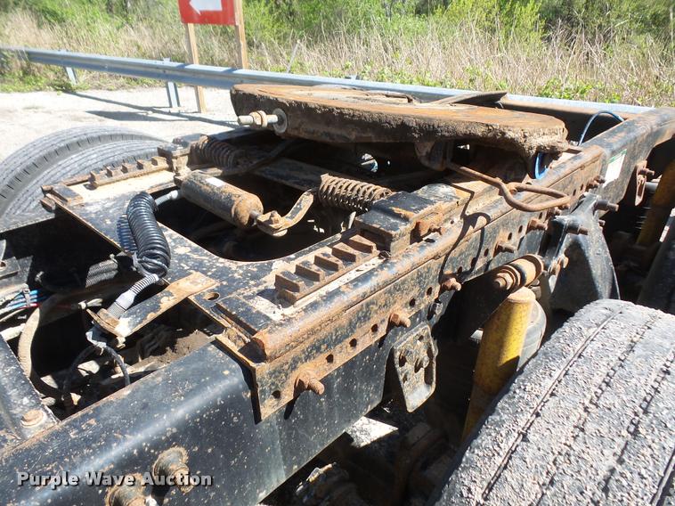 image for item F1997 1999 Freightliner FLD semi truck