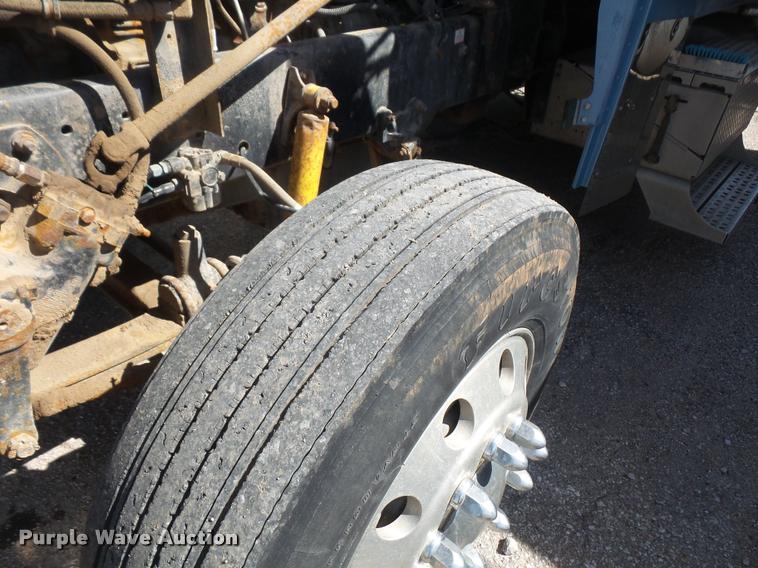 image for item F1997 1999 Freightliner FLD semi truck