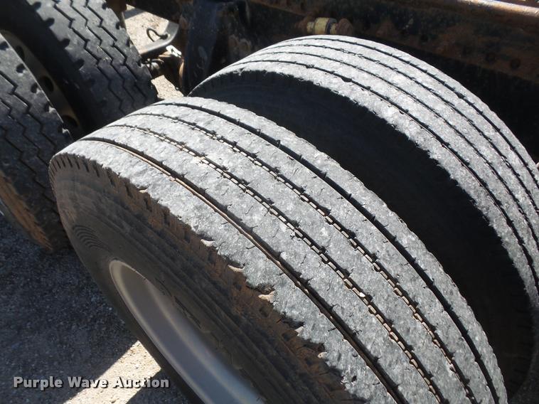 image for item F1997 1999 Freightliner FLD semi truck