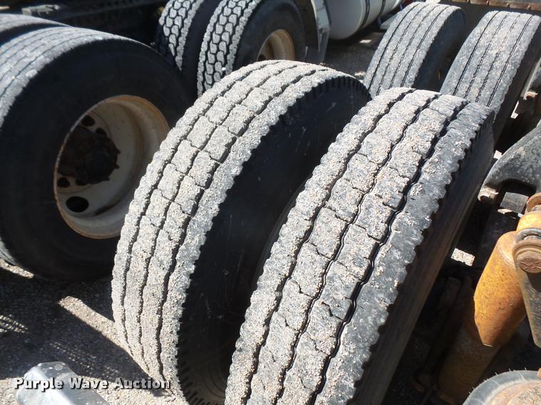 image for item F1997 1999 Freightliner FLD semi truck