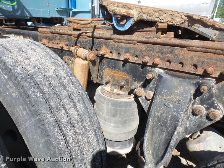 image for item F1997 1999 Freightliner FLD semi truck