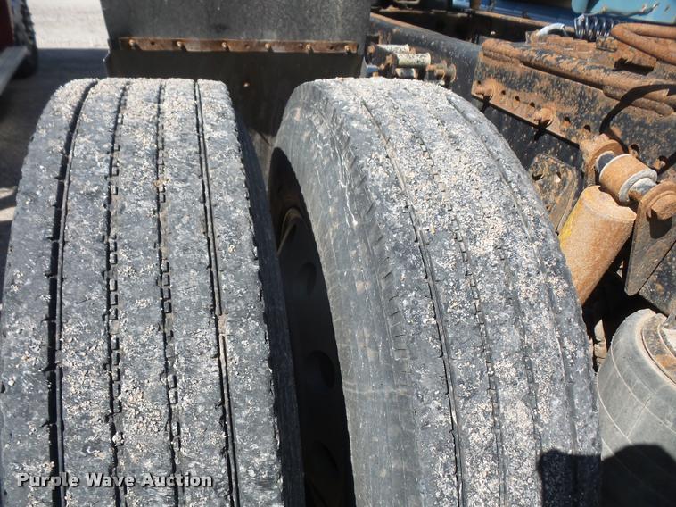 image for item F1997 1999 Freightliner FLD semi truck