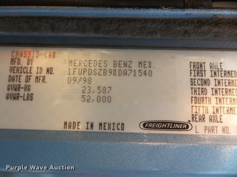 image for item F1997 1999 Freightliner FLD semi truck