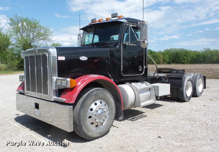 image for item J8641 1998 Peterbilt 379 semi truck