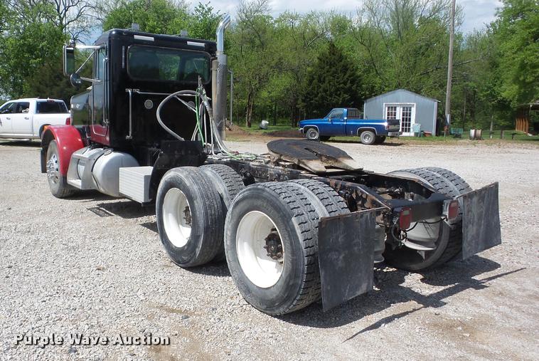image for item J8641 1998 Peterbilt 379 semi truck