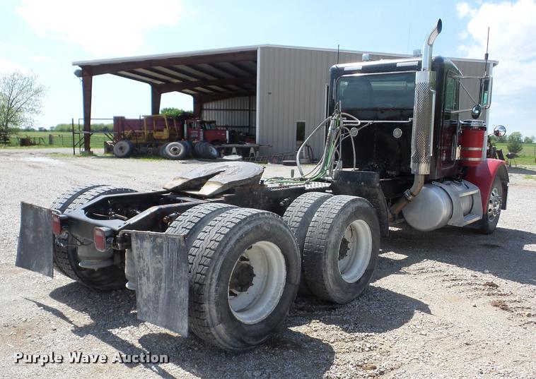 image for item J8641 1998 Peterbilt 379 semi truck