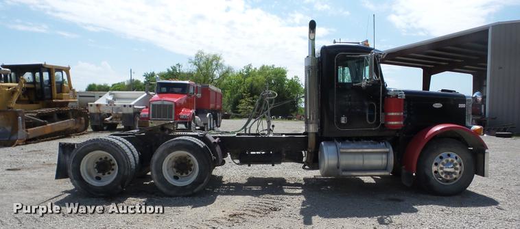 image for item J8641 1998 Peterbilt 379 semi truck