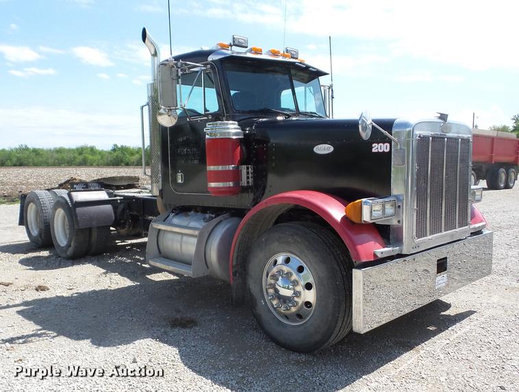 image for item J8641 1998 Peterbilt 379 semi truck