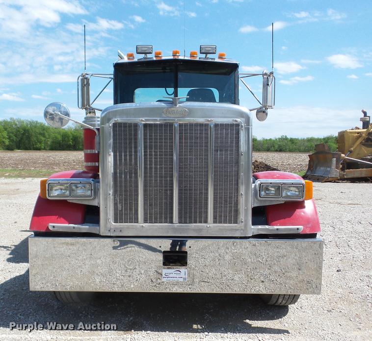 image for item J8641 1998 Peterbilt 379 semi truck