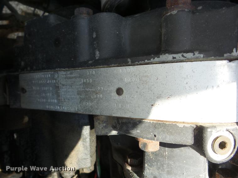 image for item J8641 1998 Peterbilt 379 semi truck