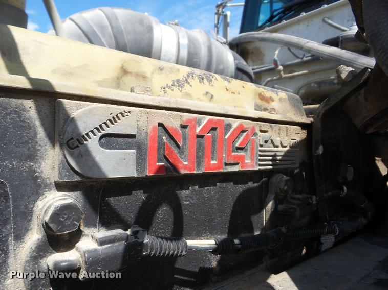 image for item J8641 1998 Peterbilt 379 semi truck