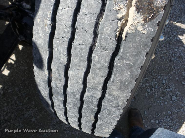 image for item J8641 1998 Peterbilt 379 semi truck