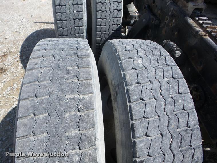 image for item J8641 1998 Peterbilt 379 semi truck