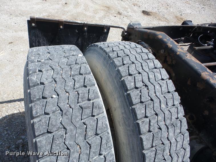 image for item J8641 1998 Peterbilt 379 semi truck