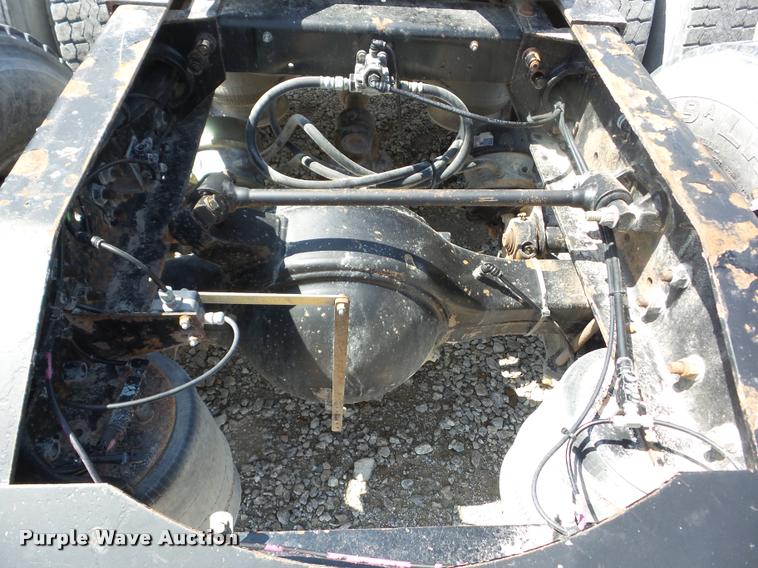 image for item J8641 1998 Peterbilt 379 semi truck