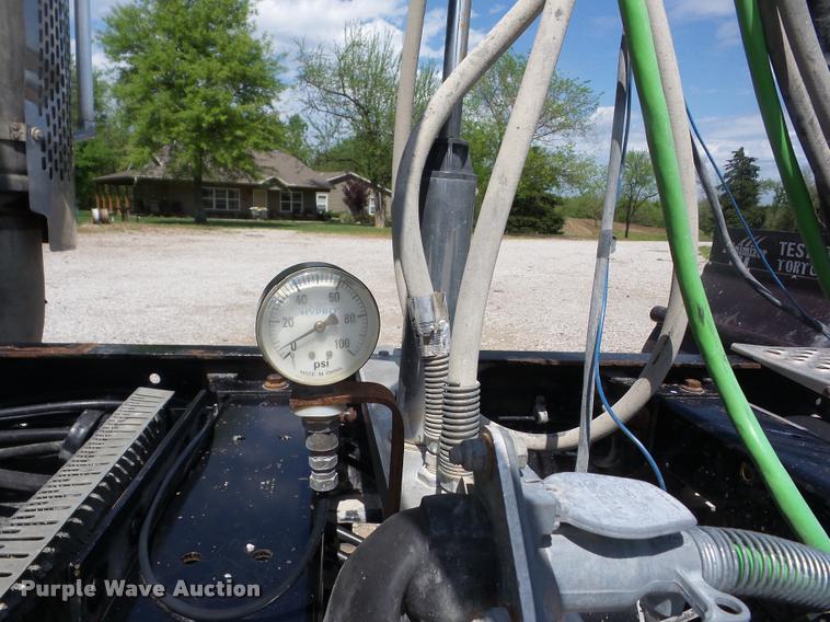 image for item J8641 1998 Peterbilt 379 semi truck