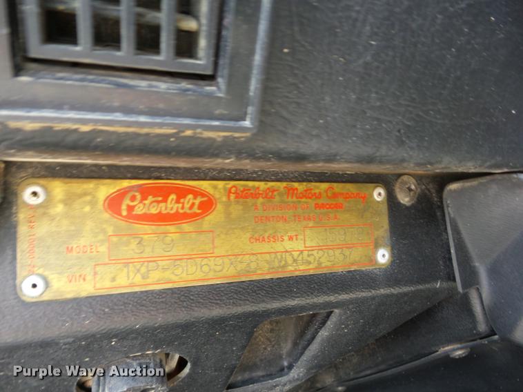 image for item J8641 1998 Peterbilt 379 semi truck