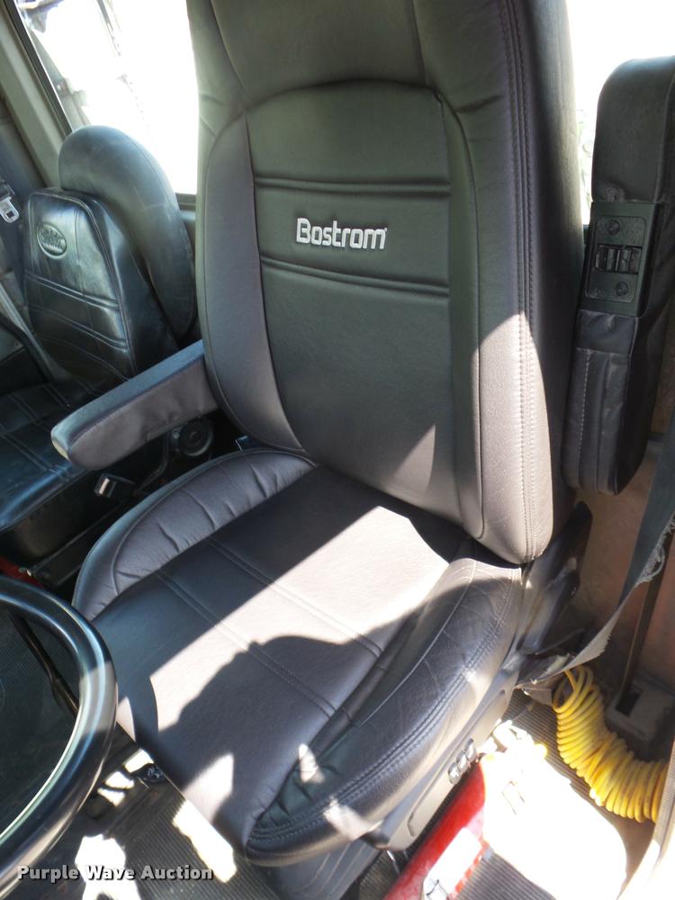 image for item J8641 1998 Peterbilt 379 semi truck