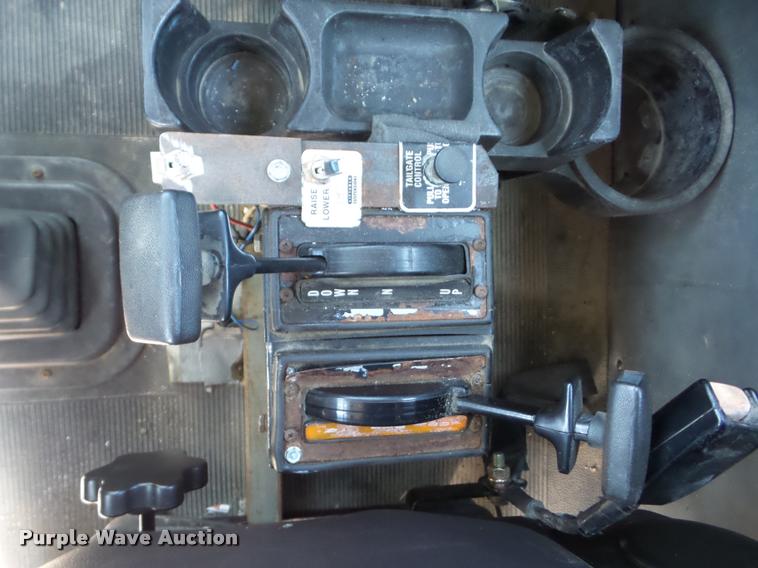 image for item J8641 1998 Peterbilt 379 semi truck