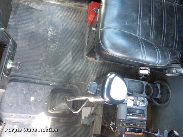 image for item J8641 1998 Peterbilt 379 semi truck