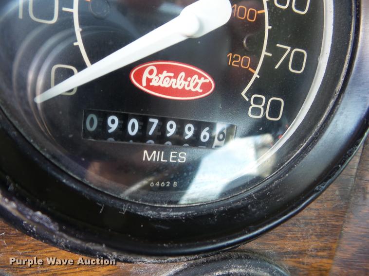 image for item J8641 1998 Peterbilt 379 semi truck