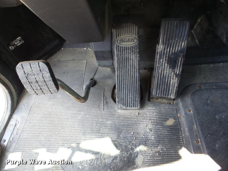 image for item J8641 1998 Peterbilt 379 semi truck