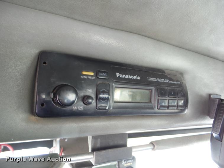 image for item J8641 1998 Peterbilt 379 semi truck