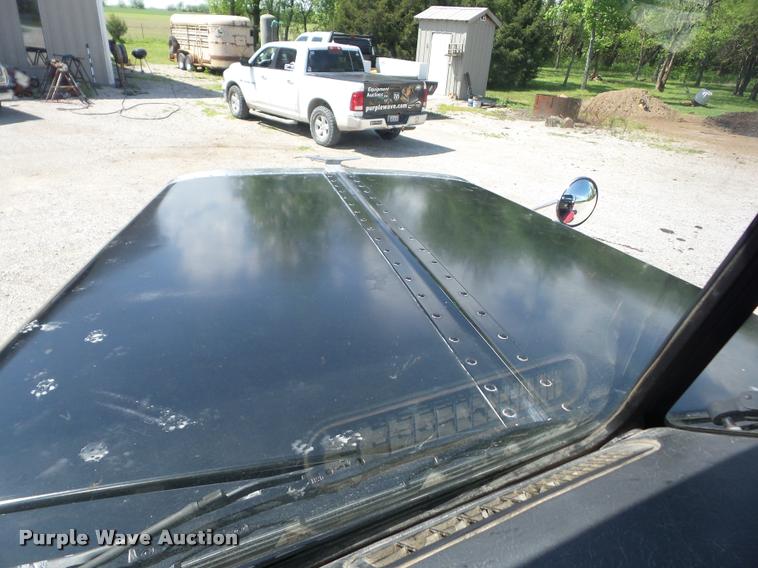 image for item J8641 1998 Peterbilt 379 semi truck