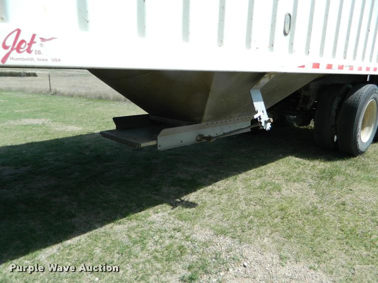 image for item K2572 2000 Jetco double hopper grain trailer