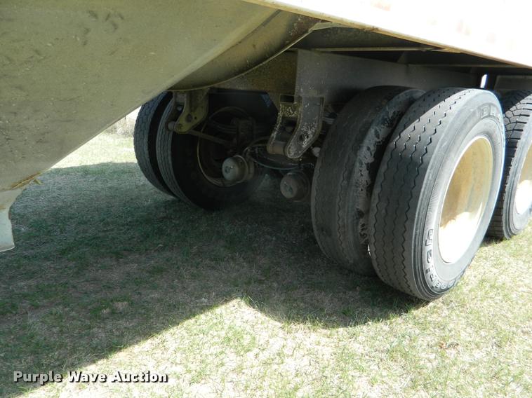 image for item K2572 2000 Jetco double hopper grain trailer