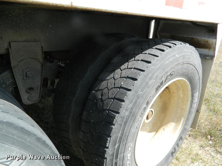 image for item K2572 2000 Jetco double hopper grain trailer