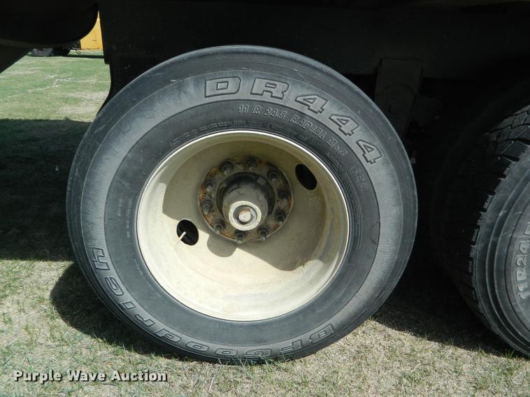 image for item K2572 2000 Jetco double hopper grain trailer