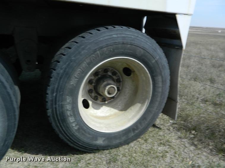 image for item K2572 2000 Jetco double hopper grain trailer