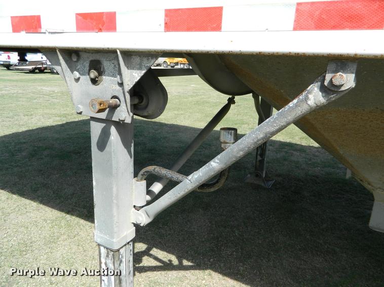 image for item K2572 2000 Jetco double hopper grain trailer