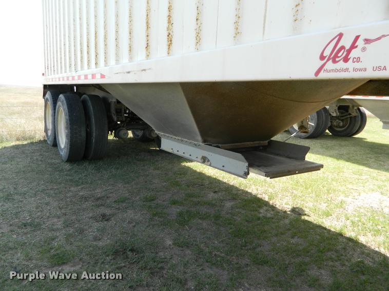 image for item K2572 2000 Jetco double hopper grain trailer