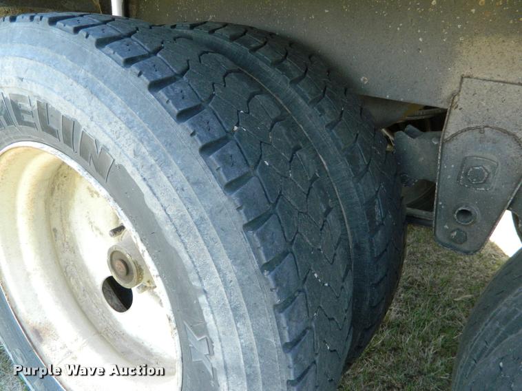 image for item K2572 2000 Jetco double hopper grain trailer